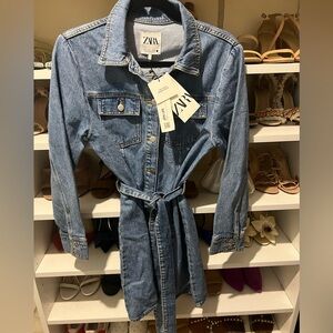 Zara denim dress
Long sleeves 
Mini dress